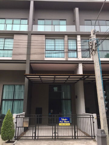 รูป ทาวน์โฮมให้เช่า 3.5 ชั้น 193 ตรม. ตกแต่งพร้อมอยู่ 33,000 บาท/เดือน บ้านกลางเมืองวิภาวดี - รูปที่ 2/26