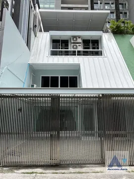🔼🔽 AccomA 📩 Home Office 4 BR Townhouse in Khlong Toei Nuea (AA37501)