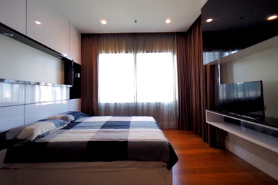 คอนโดให้เช่า : Newly Renovated Room | 2B2B ห้องใหญ่ 93 ตร.ม. ห้องมุม พร้อมอ่างอาบน้ำ เฟอร์ครบพร้อมเข้าอยู่ 