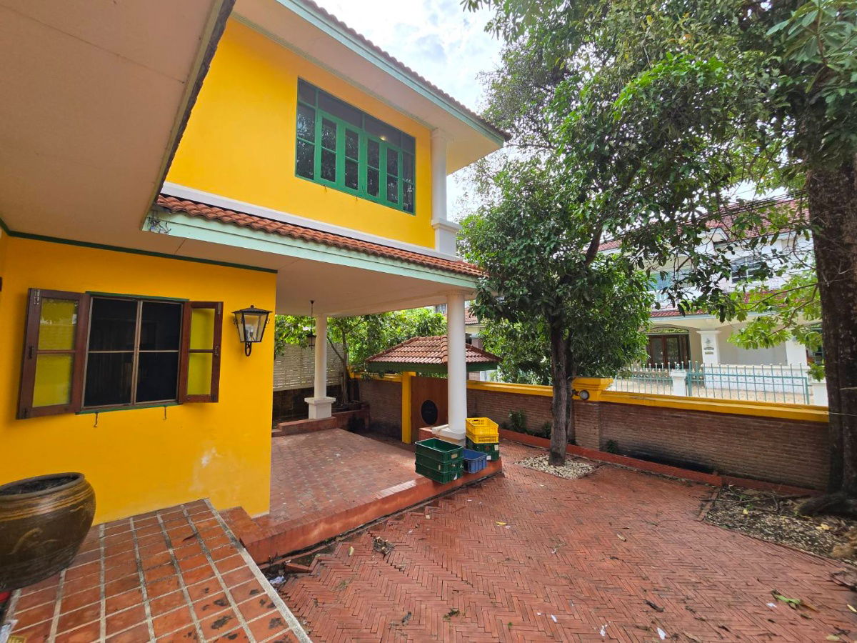 picture Hidden Gem in Rama 2! Custom-Built 3-Storey House with 18-Meter Deep Piles! 94.2 Sq.Wah 450 Sq.m House for SALE at Prukpirom Bang Khun Thian - 24/27