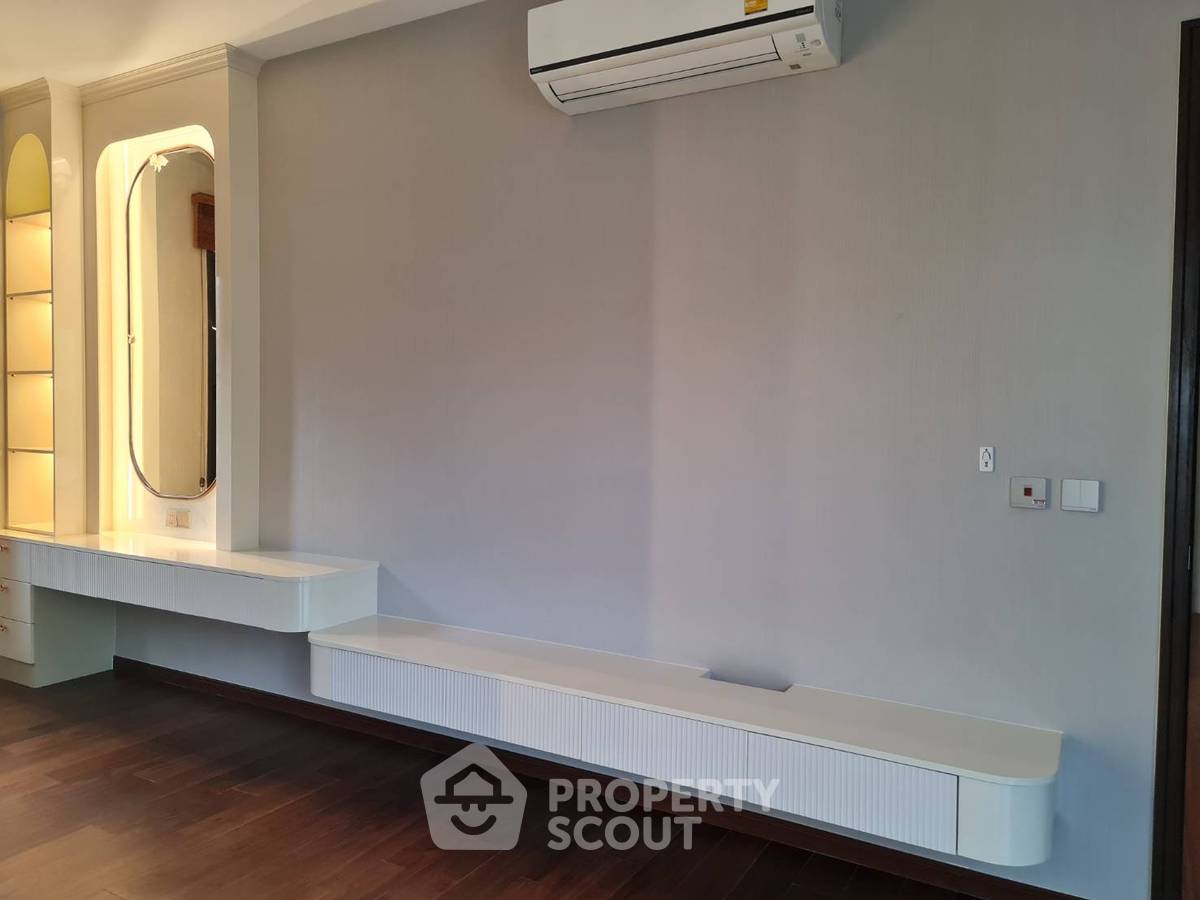 picture 4-BR House at Lake Legend Chaengwatthana in Bang Tanai (ID 1297112) - 2/7