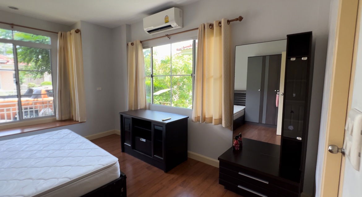 รูป 🏡 ให้เช่าบ้านเดี่ยว 1 ชั้น มีสวน ในโครงการคุณภาพ ความปลอดภัยสูง  พร้อมเฟอร์นิเจอร์ครบชุด ทำเลดีมาก เดินทางสะดวก ใกล้รวมโชค - รูปที่ 6/14