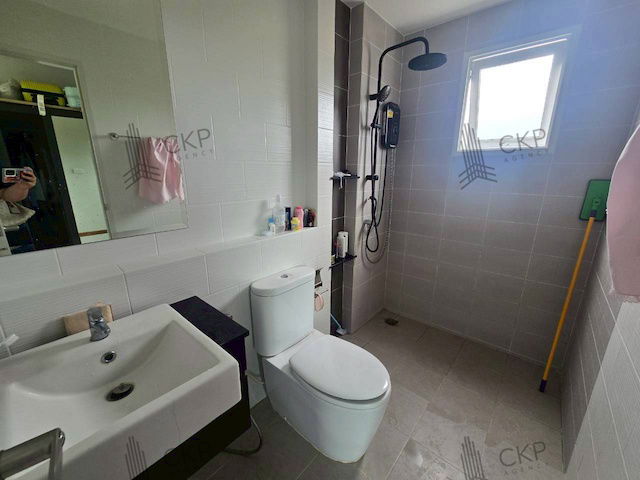 picture Single house, Centro Pracha Uthit 90, house opposite the roundabout, spacious area and garden area within the fence, shady atmosphere. - 24/24