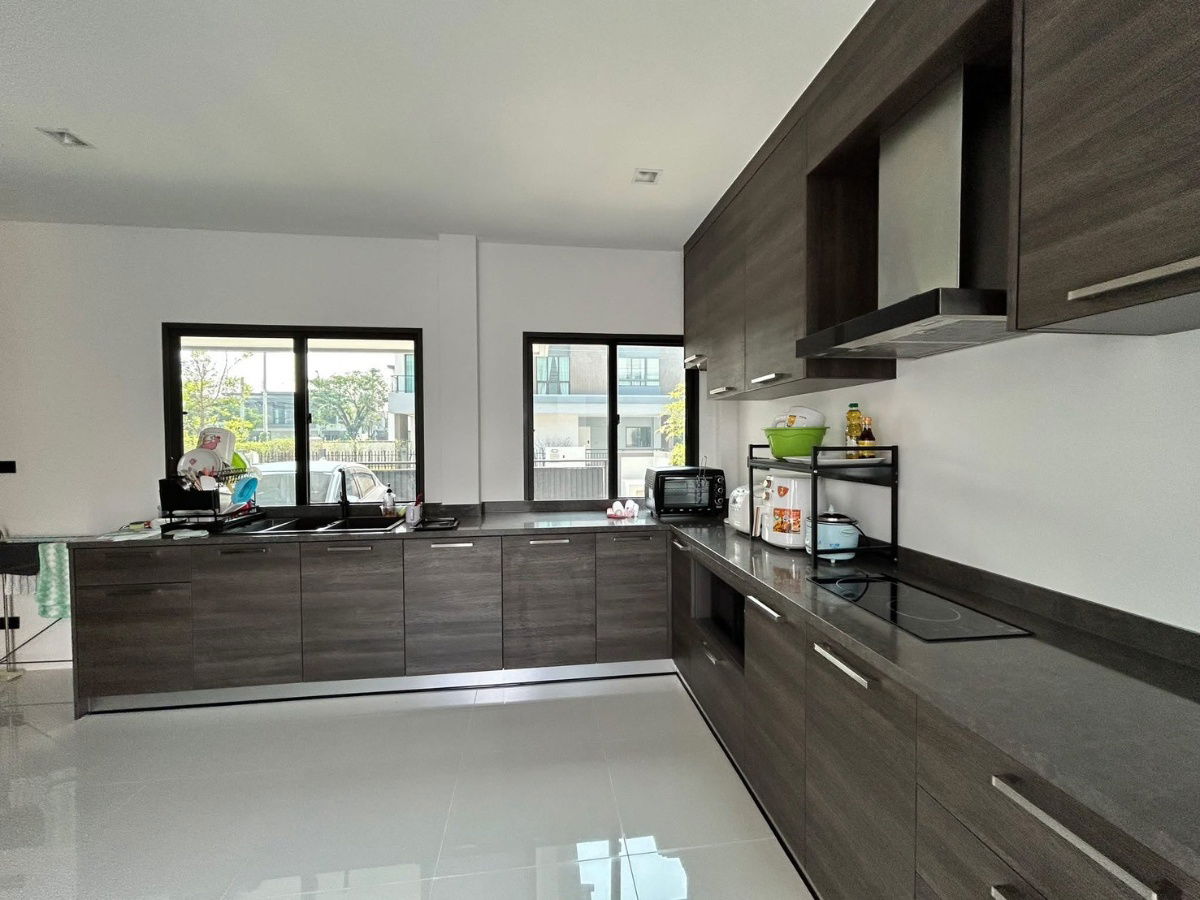 รูป ♦ Rare Unit ♦ บ้านเดี่ยว 2 ชั้น | ขนาดที่ดิน 75.00 ตร.ว. พื้นที่ใช้สอย 313.00 ตร.ม. | 5 ห้องนอน 5 ห้องน้ำ 3 ที่จอดรถ | ใกล้ APL สถานีลาดกระบัง - รูปที่ 4/9