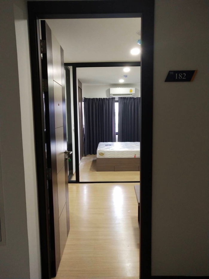 รูป ขายคอนโด เวียร์ 7 บางนา ตึก D ชั้น 5 ขนาด 28.75 ตรม. วิวด้านในมองเห็นสระว่ายน้ำและสวนของโครงการ ราคาพิเศษมาก - รูปที่ 3/9