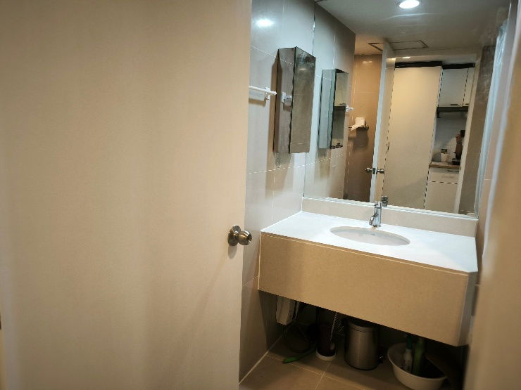 รูป The Trendy Condominium (เดอะ เทรนดี้ คอนโดมิเนียม)

ขนาด 36 ตร ม



studio 1 ห้องน้ำ 


เครื่องซักผ้า เครื่องอบผ้า ใกล้ลิฟท์ - รูปที่ 11/28