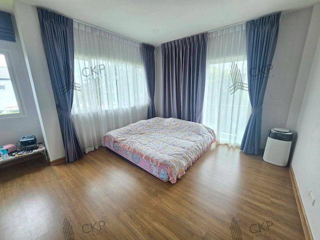 picture Single house, Centro Pracha Uthit 90, house opposite the roundabout, spacious area and garden area within the fence, shady atmosphere. - 18/24
