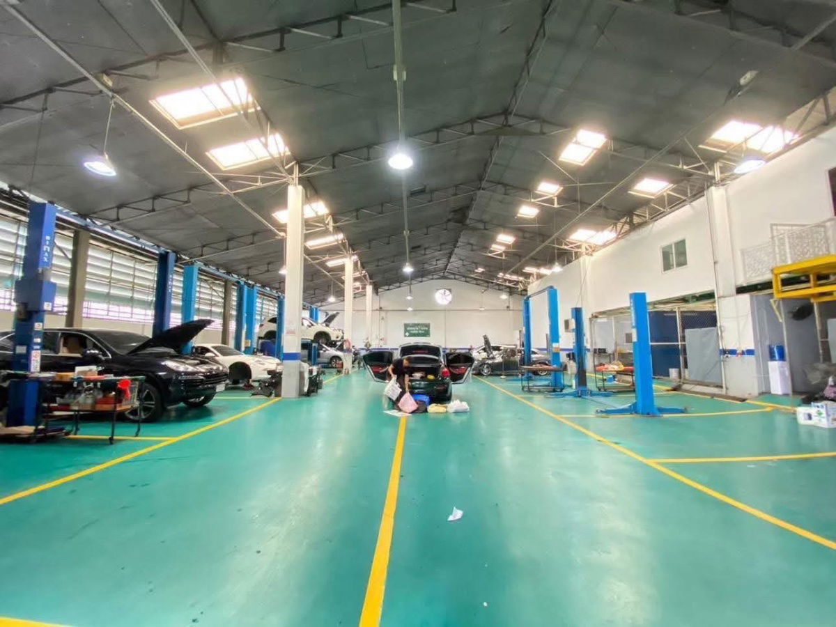 picture For rent, showroom with service center, Prime Location, Pracha Uthit, next to Meng Jai Road. Interested, Line ID: @951qfbfi - 7/7
