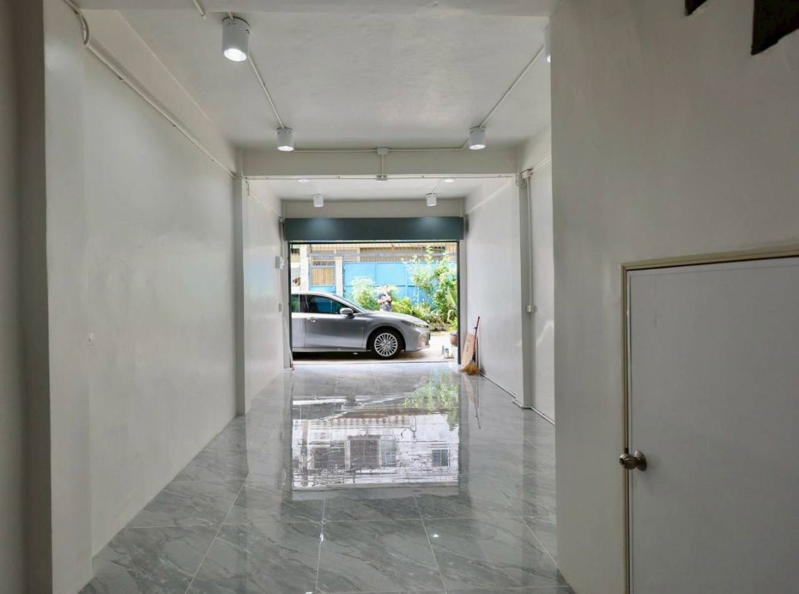 รูป 🏡 ให้เช่า ทาวน์เฮ้าส์รีโนเวทใหม่ @ สาทร 11 ใกล้ BTS ช่องนนทรี ราคา 40,000 บาท รหัสทรัพย์: RS1748 - รูปที่ 2/17