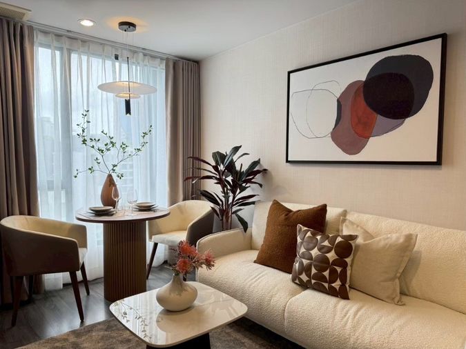 BTS Ekkamai 650 m. Price  27,000 Baht Condo Ideo Mobi Sukhumvit 40 ( Rental )