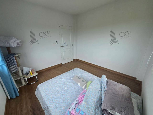 picture Single house, Centro Pracha Uthit 90, house opposite the roundabout, spacious area and garden area within the fence, shady atmosphere. - 17/24