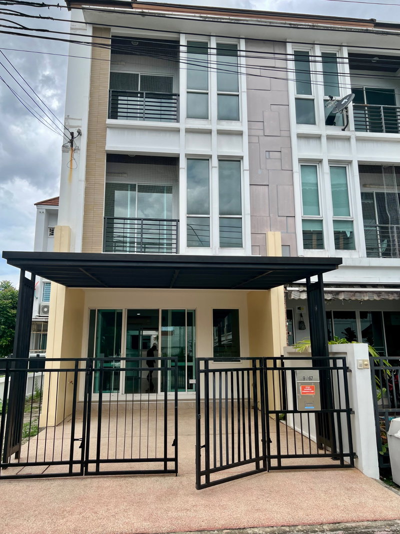 ขายทาวน์โฮม : ขายด่วน! ทาวน์โฮม 3 ชั้น (หลังมุม) โครงการบ้านกลางเมือง S-Sense ศรีนครินทร์  บ้านเปล่า พร้อมให้คุณตกแต่งตามสไตล์ที่ชอบ บนทำเลศักยภาพ 