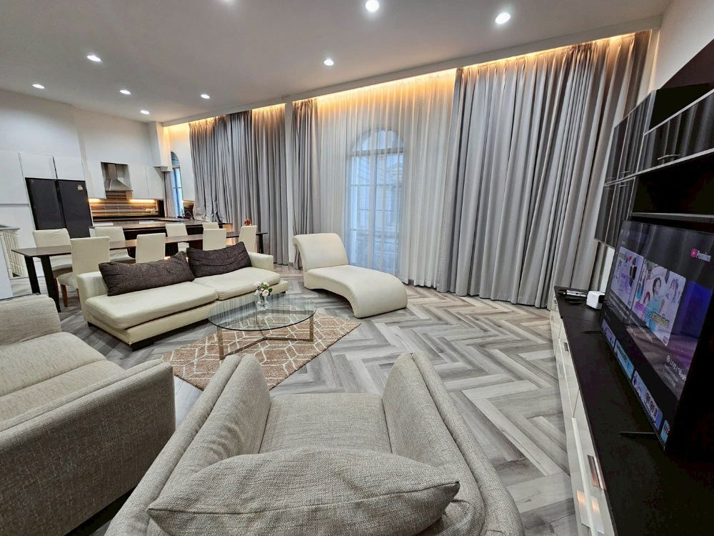 รูป  ♢ Luxury style ♢ ทาวน์เฮ้าส์ 3.5 ชั้น | ขนาดที่ดิน 106.20 ตร.ว. พื้นที่ใช้สอย 425.00 ตร.ม. | 5 ห้องนอน 6 ห้องน้ำ 6 ที่จอดรถ | ใกล้ Central Rama 3 - รูปที่ 18/20