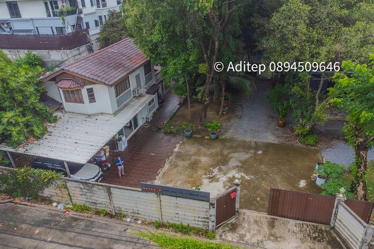 ขายบ้านพร้อมที่ดินแปลงใหญ่ 549 ตร.ว. ลาดพร้าว 107 ซอยเดียวกับมหาวิทยาลัยรัตนบัณฑิต (RBAC)