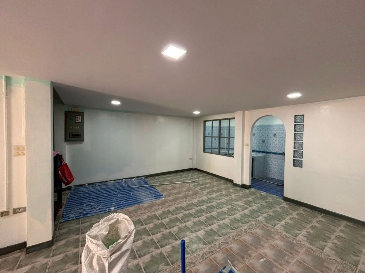 รูป 🏡 ปล่อยเช่า! ทาวน์เฮ้าส์รีโนเวทใหม่ ใกล้ BTS ปุณณวิถี / อุดมสุข เพียง 800 เมตร 3 ห้องนอน 2 ห้องน้ำ บ้านหันทิศเหนือ - รูปที่ 5/13