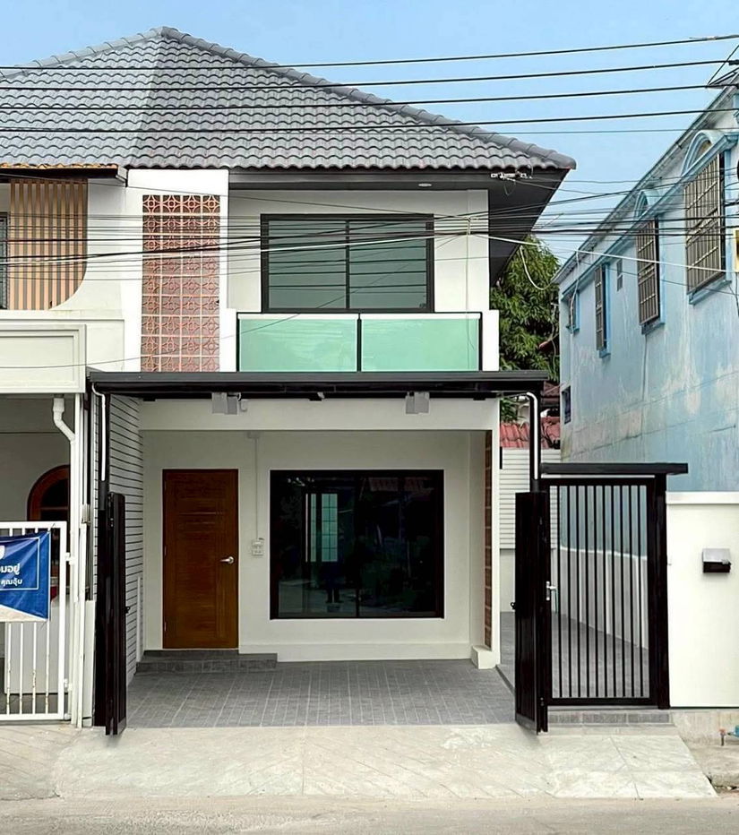รูป ทาวน์โฮม 2 ชั้น หมู่บ้าน​พระปิ่น ​4 เพชรเกษม​ 81 ตกแต่งใหม่ พร้อมอยู่ - รูปที่ 2/52