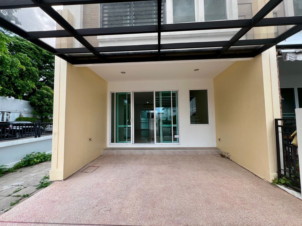 รูป ขายด่วน! ทาวน์โฮม 3 ชั้น (หลังมุม) โครงการบ้านกลางเมือง S-Sense ศรีนครินทร์  บ้านเปล่า พร้อมให้คุณตกแต่งตามสไตล์ที่ชอบ บนทำเลศักยภาพ  - รูปที่ 3/25