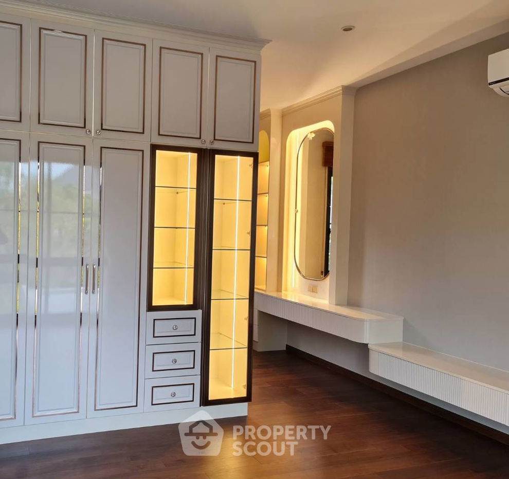 picture 4-BR House at Lake Legend Chaengwatthana in Bang Tanai (ID 1297112) - 3/7