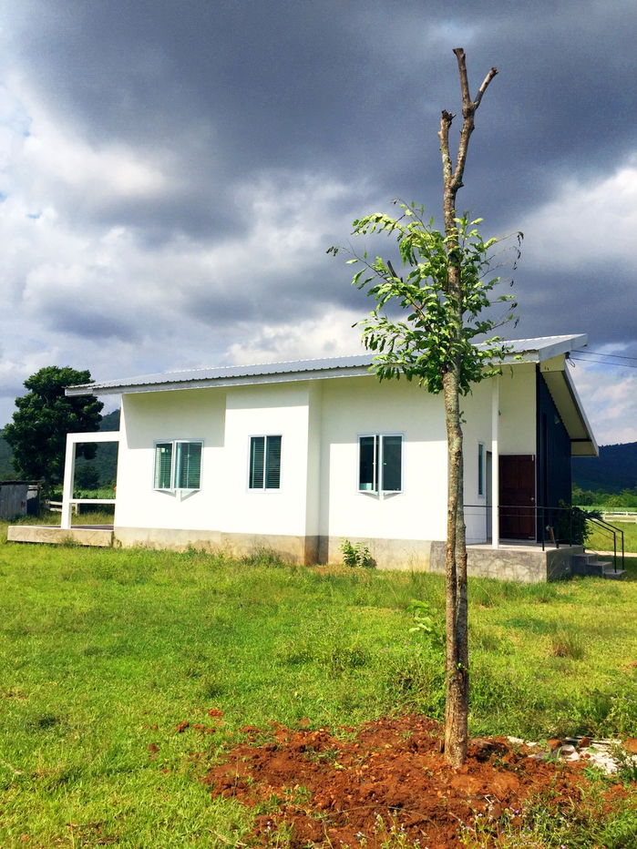 picture Land for Sale – 1 Rai in Pak Chong District, includes a vacation home - 1/9