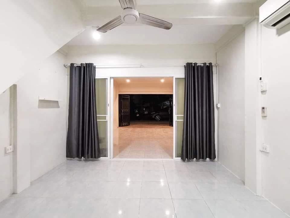 รูป 🏡 ทาวน์เฮ้าส์ 3 ชั้น ให้เช่าในซอยประชาชื่น 36 ใกล้ถนนใหญ่ แค่ 200 เมตร 3 ห้องนอน 3 ห้องน้ำ ดินทางสะดวก ใกล้ MRT - รูปที่ 13/16