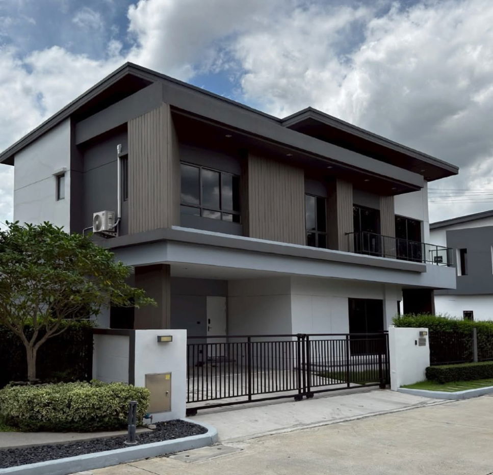 รูป ♦ Rare Unit ♦ บ้านเดี่ยว 2 ชั้น | ขนาดที่ดิน 75.00 ตร.ว. พื้นที่ใช้สอย 313.00 ตร.ม. | 5 ห้องนอน 5 ห้องน้ำ 3 ที่จอดรถ | ใกล้ APL สถานีลาดกระบัง - รูปที่ 3/9