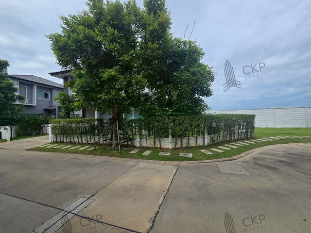 picture Single house, Centro Pracha Uthit 90, house opposite the roundabout, spacious area and garden area within the fence, shady atmosphere. - 6/24