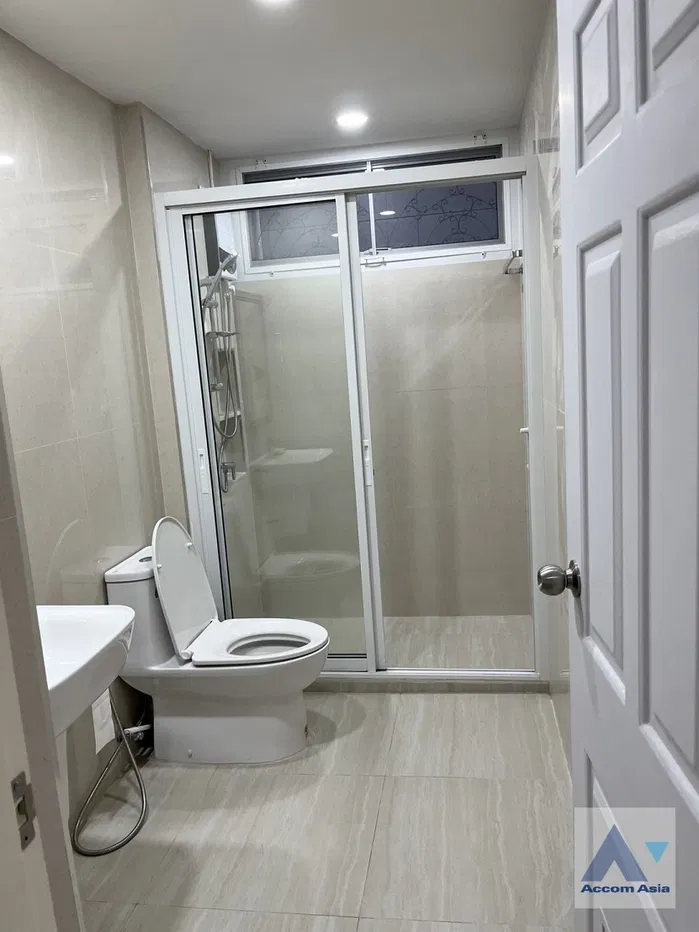picture 🔼🔽 AccomA 📩 Home Office 4 BR Townhouse in Khlong Toei Nuea (AA37501) - 12/12