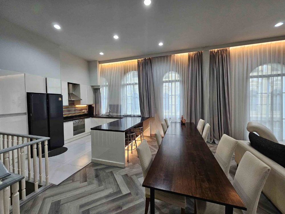 รูป  ♢ Luxury style ♢ ทาวน์เฮ้าส์ 3.5 ชั้น | ขนาดที่ดิน 106.20 ตร.ว. พื้นที่ใช้สอย 425.00 ตร.ม. | 5 ห้องนอน 6 ห้องน้ำ 6 ที่จอดรถ | ใกล้ Central Rama 3 - รูปที่ 11/20