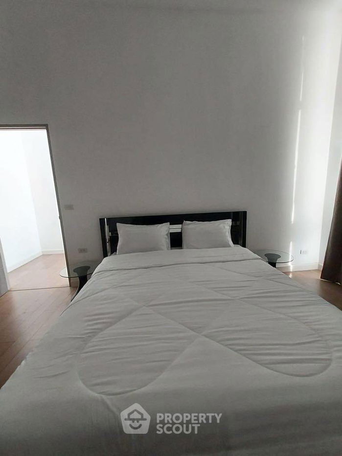 picture 3-BR Condo at Trapezo Sukhumvit 16 near MRT Queen Sirikit National Convention Centre (ID 1861050) - 8/17