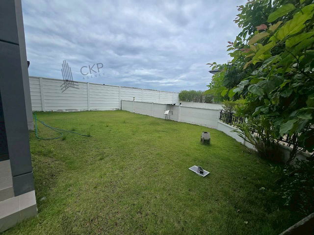 picture Single house, Centro Pracha Uthit 90, house opposite the roundabout, spacious area and garden area within the fence, shady atmosphere. - 5/24