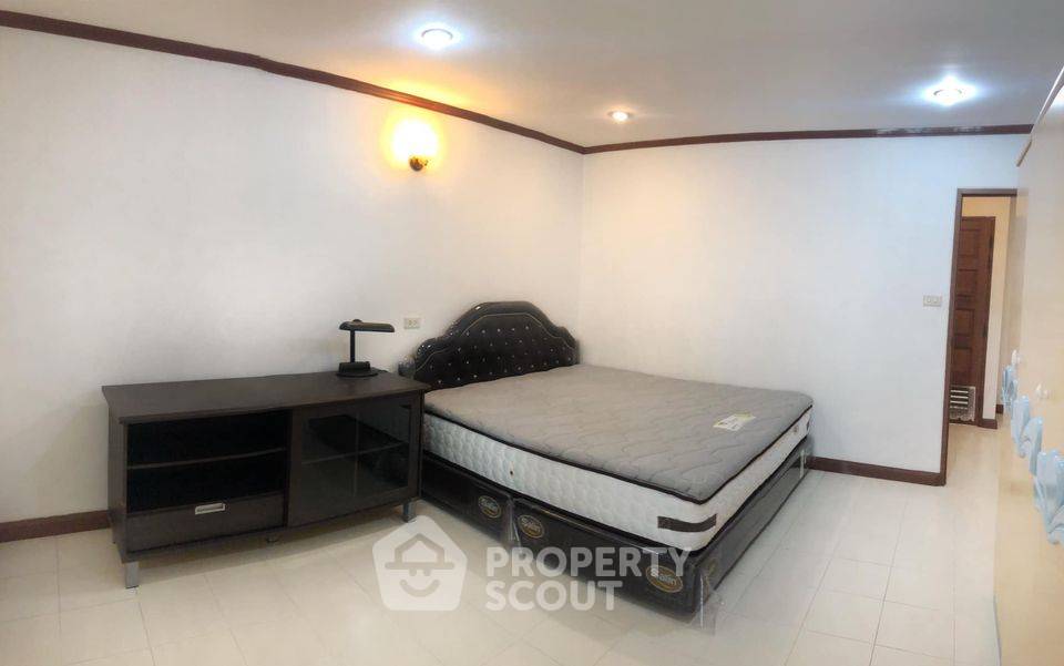 picture 2-BR Condo at Aree Place Sukhumvit 26 near BTS Phrom Phong (ID 946793) - 7/12