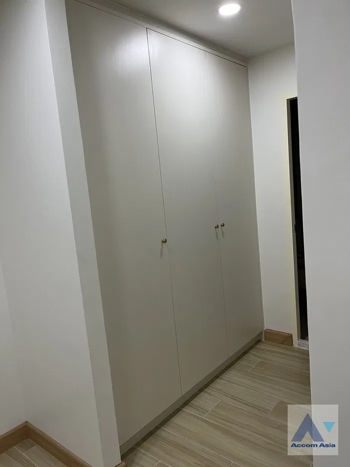 picture 🔼🔽 AccomA 📩 Home Office 4 BR Townhouse in Khlong Toei Nuea (AA37501) - 10/12