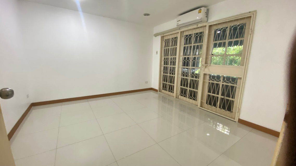 รูป ทาวน์เฮ้าส์ให้เช่าราคา 32000 ต่อเดือน  4 ห้องนอน 3 ห้องน้ำ 3ชั้น  150 ตร.ม. ใกล้ BTS ปุณณวิถี - รูปที่ 5/20