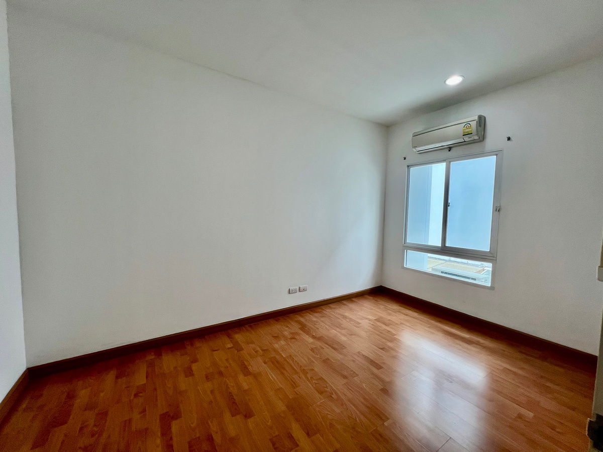 รูป ขายด่วน! ทาวน์โฮม 3 ชั้น (หลังมุม) โครงการบ้านกลางเมือง S-Sense ศรีนครินทร์  บ้านเปล่า พร้อมให้คุณตกแต่งตามสไตล์ที่ชอบ บนทำเลศักยภาพ  - รูปที่ 10/25