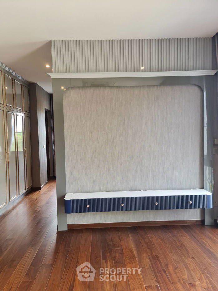 picture 4-BR House at Lake Legend Chaengwatthana in Bang Tanai (ID 1297112) - 1/7