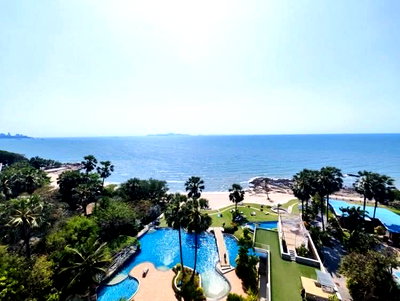 Condos for sale : Luxury beachfront Condo in The Palm Wongamat Tower A, bigger type of 2bedrooms, Unobstructed Sea View, Direct access to the beach from the project