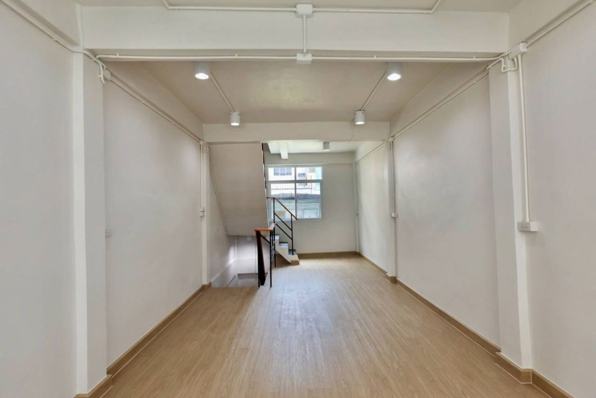 รูป 🏡 ให้เช่า ทาวน์เฮ้าส์รีโนเวทใหม่ @ สาทร 11 ใกล้ BTS ช่องนนทรี ราคา 40,000 บาท รหัสทรัพย์: RS1748 - รูปที่ 5/17