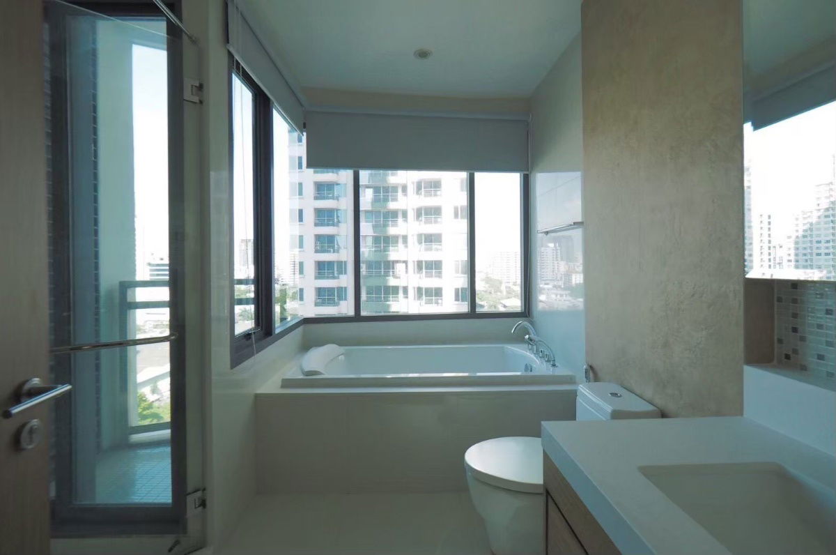 รูป Newly Renovated Room | 2B2B ห้องใหญ่ 93 ตร.ม. ห้องมุม พร้อมอ่างอาบน้ำ เฟอร์ครบพร้อมเข้าอยู่  - รูปที่ 17/18