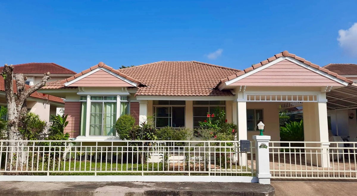 รูป 🏡 ให้เช่าบ้านเดี่ยว 1 ชั้น มีสวน ในโครงการคุณภาพ ความปลอดภัยสูง  พร้อมเฟอร์นิเจอร์ครบชุด ทำเลดีมาก เดินทางสะดวก ใกล้รวมโชค - รูปที่ 1/14