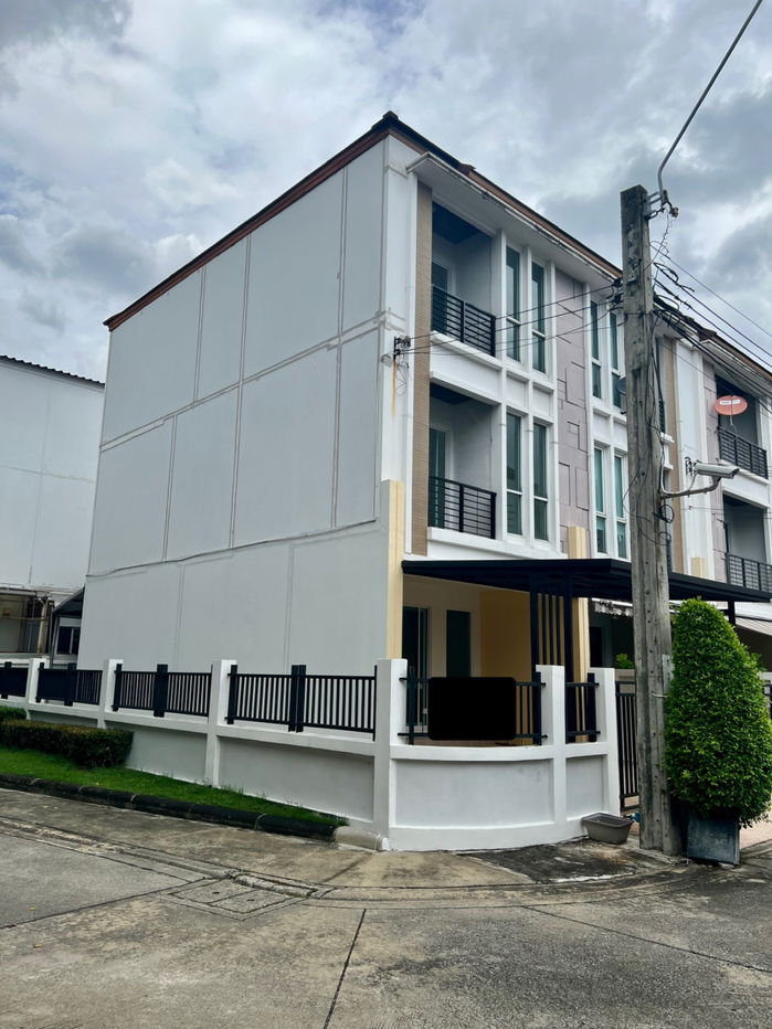 รูป ขายด่วน! ทาวน์โฮม 3 ชั้น (หลังมุม) โครงการบ้านกลางเมือง S-Sense ศรีนครินทร์  บ้านเปล่า พร้อมให้คุณตกแต่งตามสไตล์ที่ชอบ บนทำเลศักยภาพ  - รูปที่ 24/25
