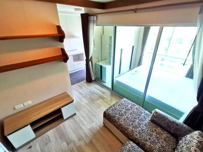Condos for rent : Building D, 7th floor, end of October, pool view