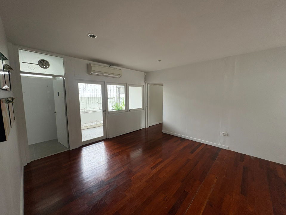 รูป  ให้เช่าบ้าน บ้านทำเลดี ใจกลางนิมมาน เหมาะสำหรับสายรีโนเวท และทำธุรกิจสำหรับนักลงทุน เชียงใหม่- RC002498 - รูปที่ 11/12