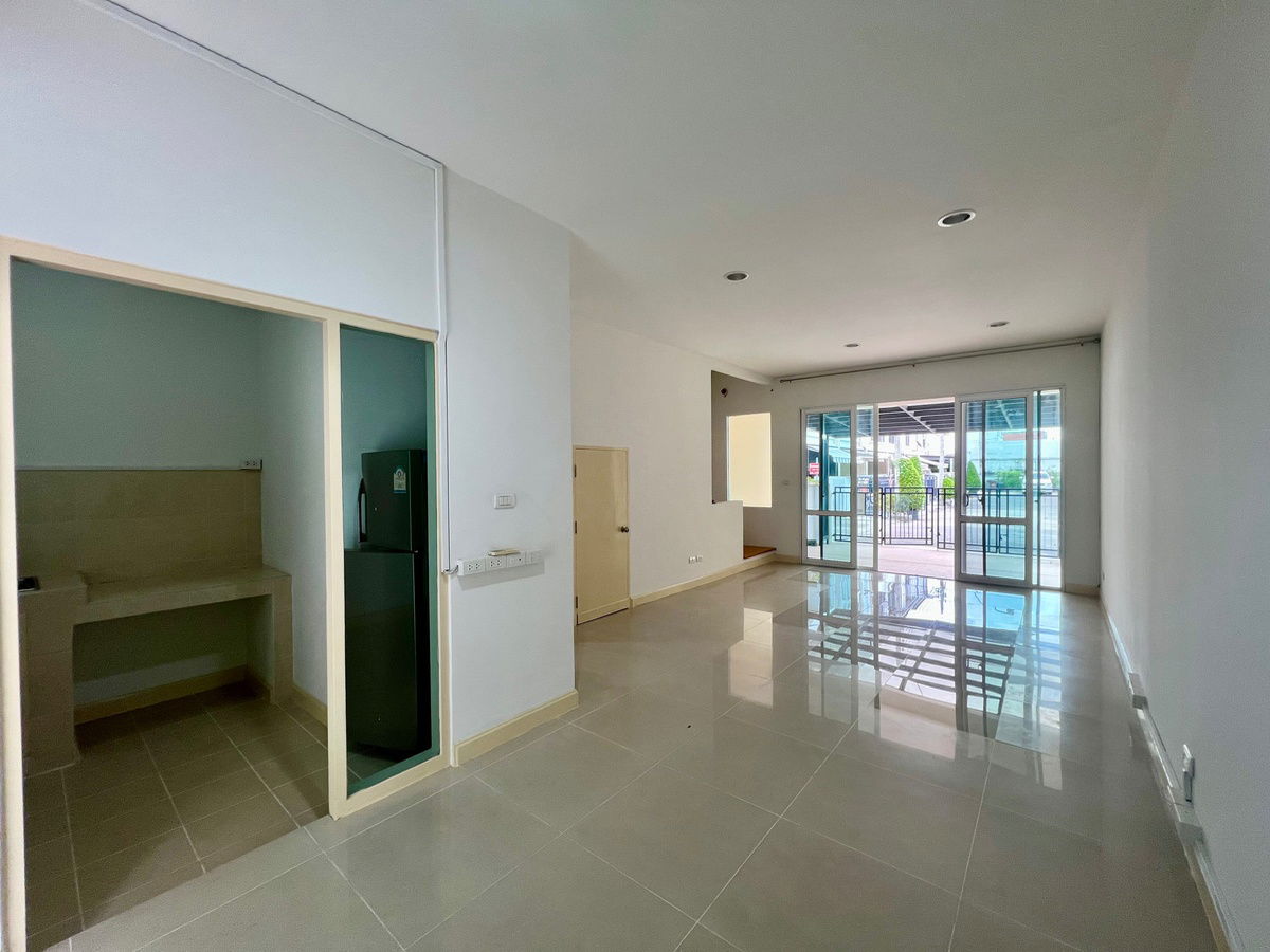 รูป ขายด่วน! ทาวน์โฮม 3 ชั้น (หลังมุม) โครงการบ้านกลางเมือง S-Sense ศรีนครินทร์  บ้านเปล่า พร้อมให้คุณตกแต่งตามสไตล์ที่ชอบ บนทำเลศักยภาพ  - รูปที่ 6/25