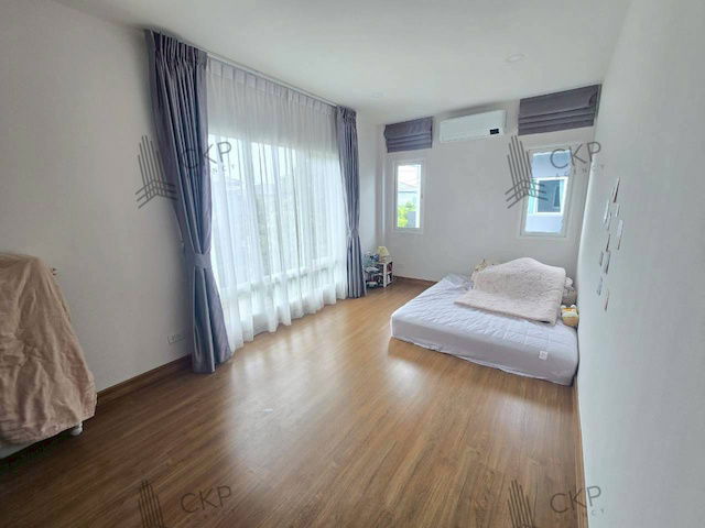 picture Single house, Centro Pracha Uthit 90, house opposite the roundabout, spacious area and garden area within the fence, shady atmosphere. - 15/24