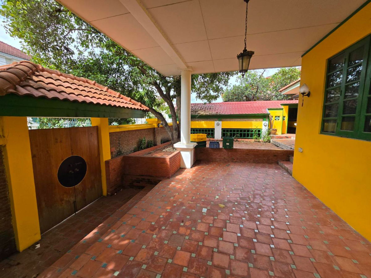 picture Hidden Gem in Rama 2! Custom-Built 3-Storey House with 18-Meter Deep Piles! 94.2 Sq.Wah 450 Sq.m House for SALE at Prukpirom Bang Khun Thian - 23/27