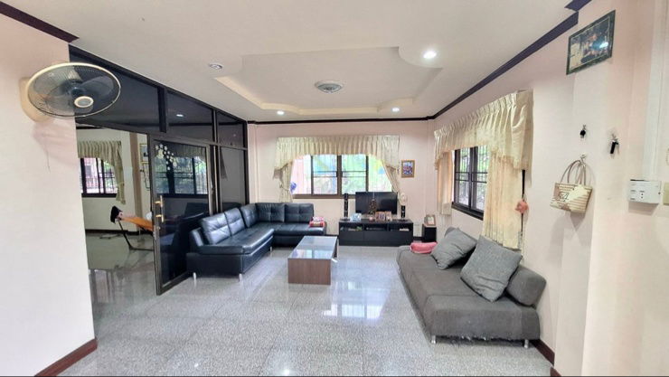 รูป ขายบ้านเดี่ยวหลังใหญ่ ใกล้เมือง ไม่เเออัด เดินทางสะดวก - รูปที่ 8/11