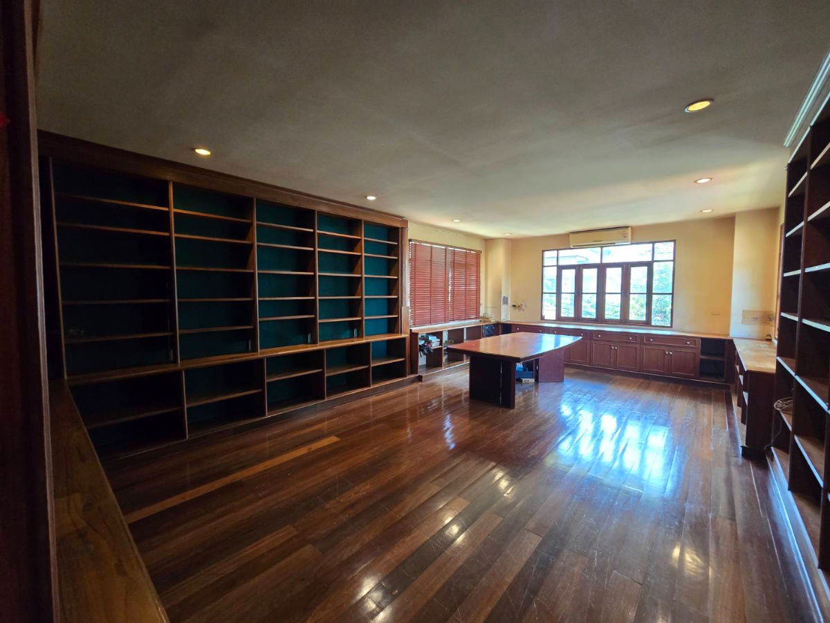 picture Hidden Gem in Rama 2! Custom-Built 3-Storey House with 18-Meter Deep Piles! 94.2 Sq.Wah 450 Sq.m House for SALE at Prukpirom Bang Khun Thian - 11/27