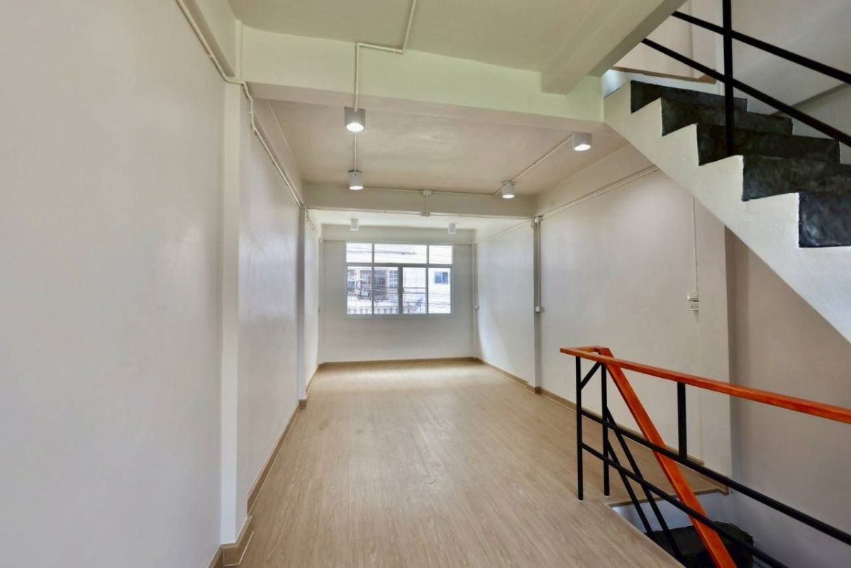 รูป 🏡 ให้เช่า ทาวน์เฮ้าส์รีโนเวทใหม่ @ สาทร 11 ใกล้ BTS ช่องนนทรี ราคา 40,000 บาท รหัสทรัพย์: RS1748 - รูปที่ 14/17
