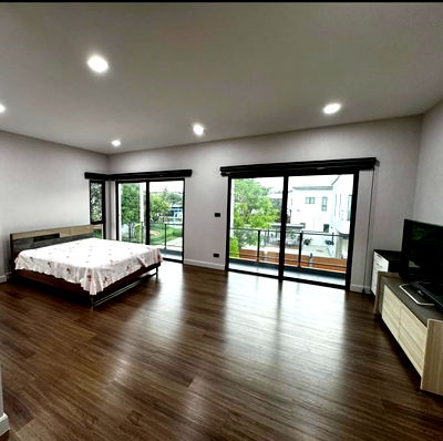 Houses for rent : ♦ Rare Unit ♦ 2-storey Detached house | Land size 75.00 sq.w. Usable area 313.00 sq.m. | 5 bedrooms 5 bathrooms 3 parking | Near APL Lat Krabang 