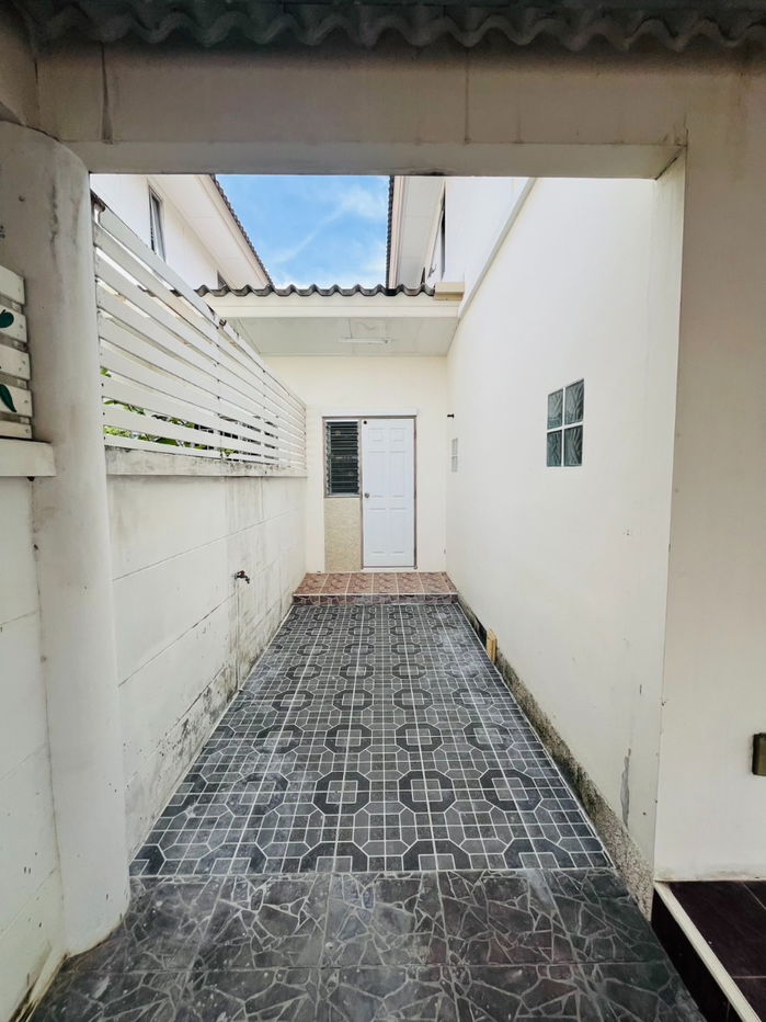 รูป 🏡 บ้านแฝด 3 ห้องนอน ✨ รีโนเวท+ทาสีใหม่ทั้งหลัง พร้อมเข้าอยู่ทันที! 📍 บ้านสวนวิวเขา | 💰 3.2 ลบ. - รูปที่ 4/17